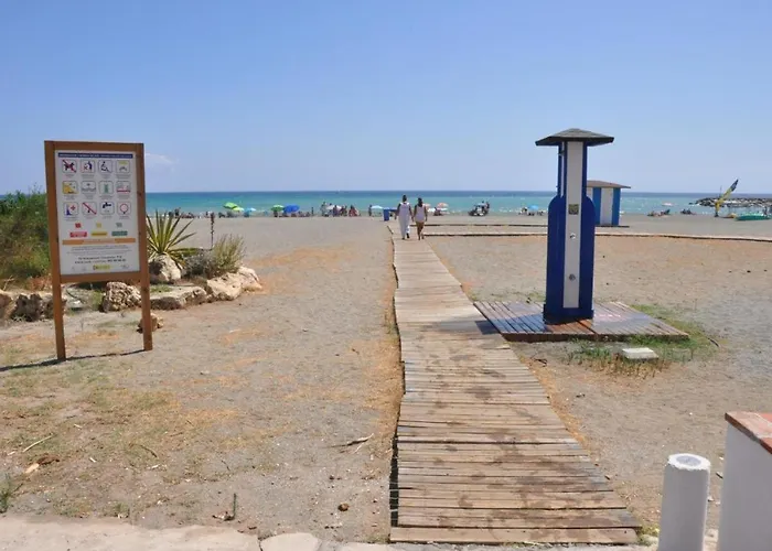 Marina De La Duquesa Beachfront Appartment