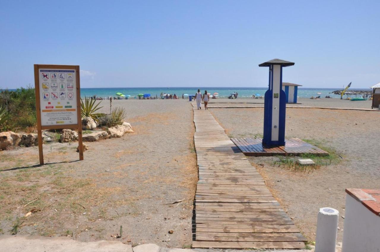Marina De La Duquesa Beachfront Apartment *
