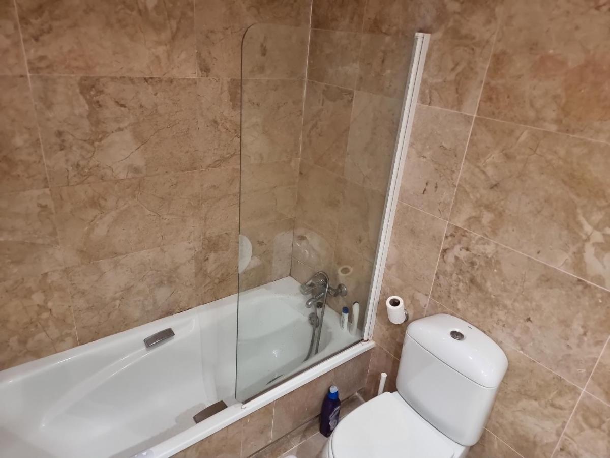 Marina De La Duquesa Beachfront Apartamento