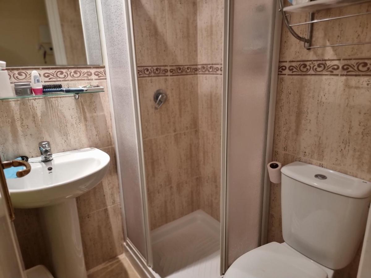 Marina De La Duquesa Beachfront Apartamento